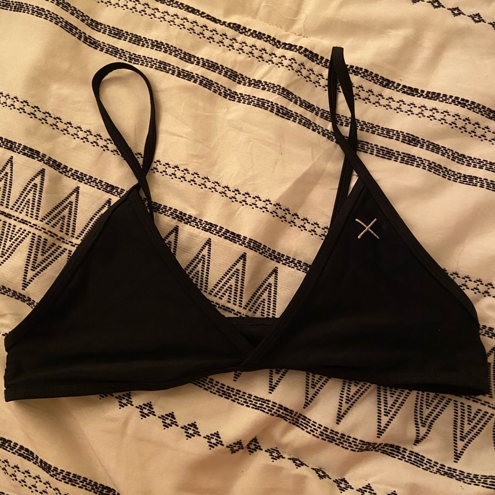 BoutineLA black triangle top